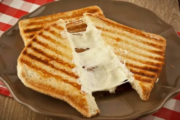 Yarım Ekmek Kaşarlı